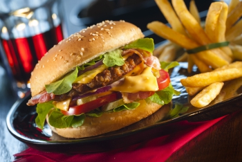Hamburger s Uzenou šunkou